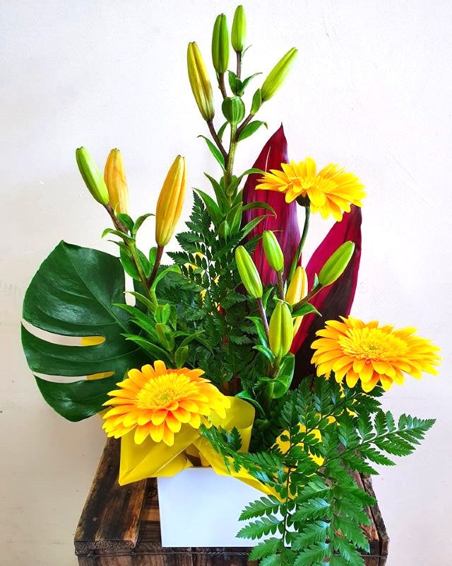 Arrangement of fresh flowers for delivery in Warnbro