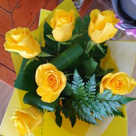 6 Yellow Roses